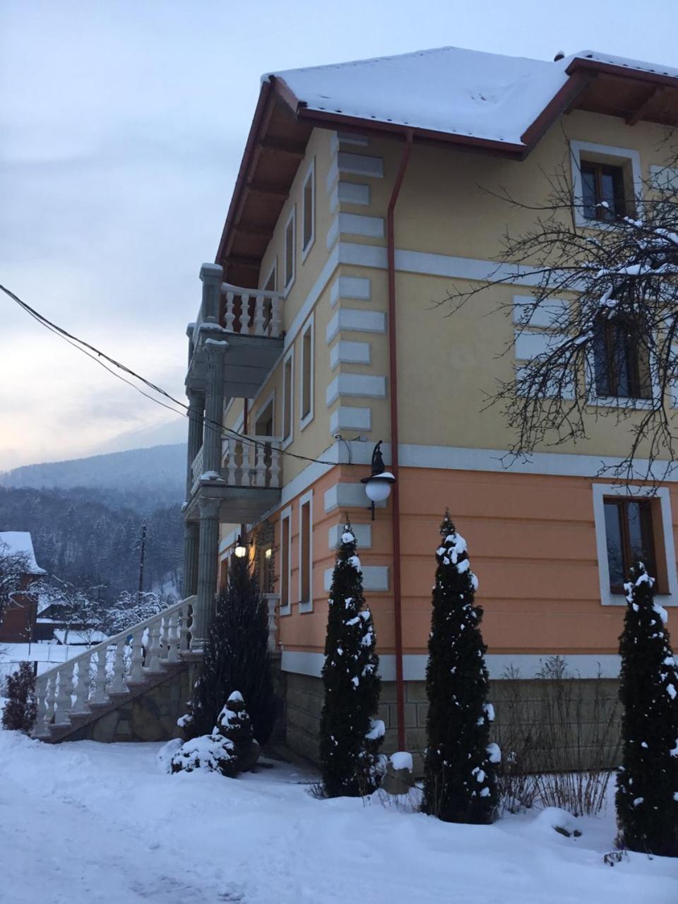 Затишний Дім ยาเรมชา ภายนอก รูปภาพ