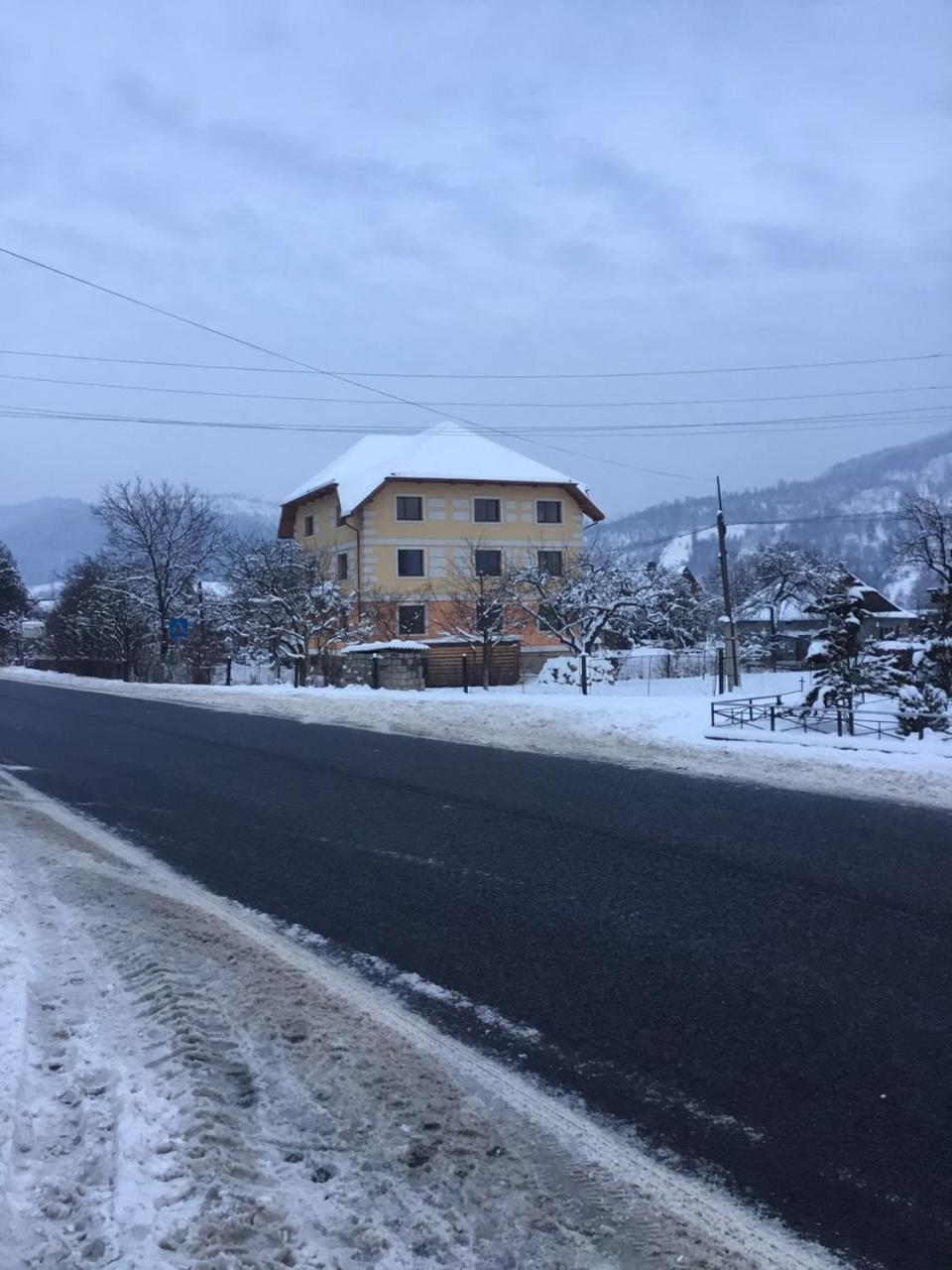 Затишний Дім ยาเรมชา ภายนอก รูปภาพ